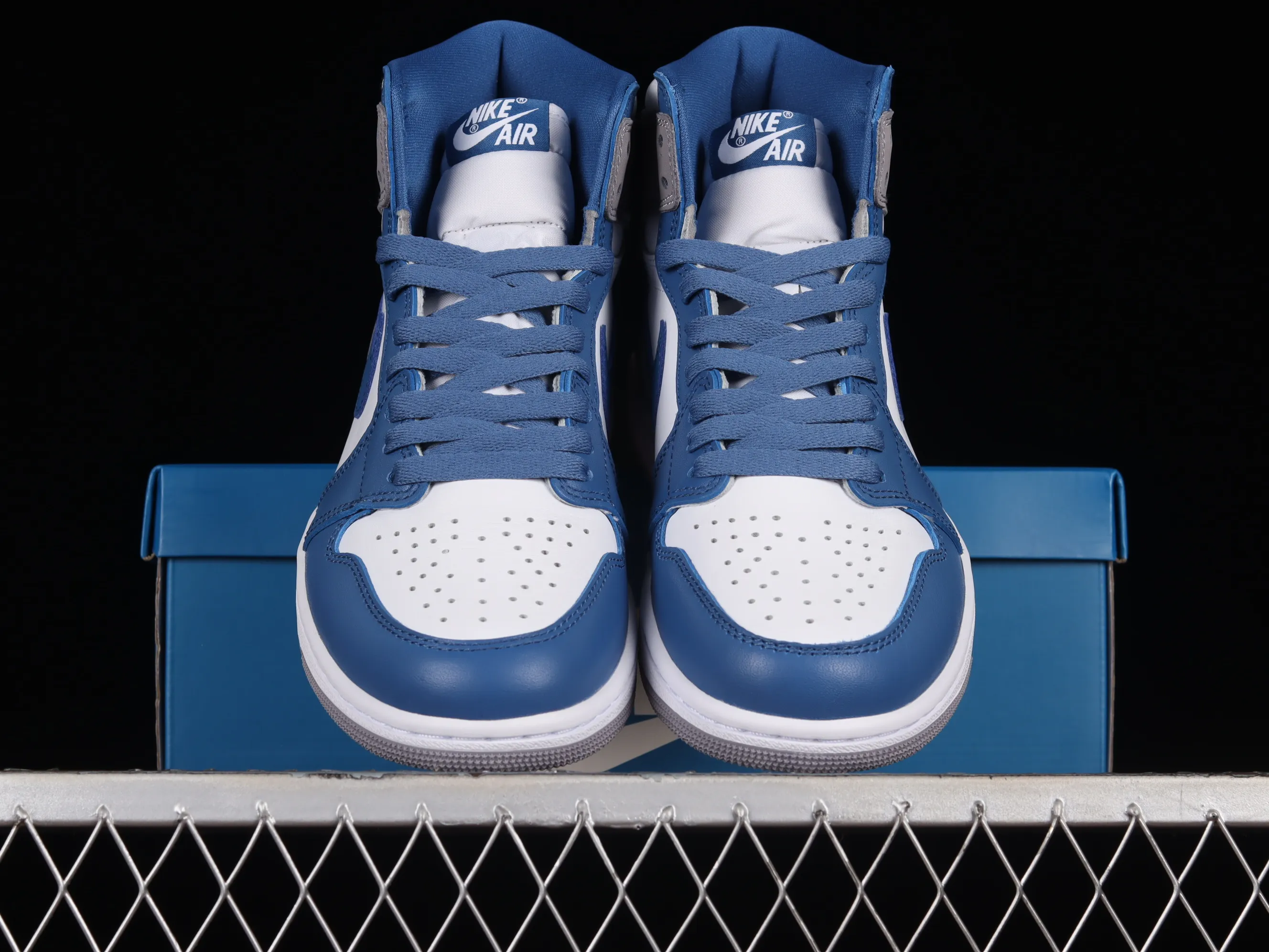 All categories Air Jordan Jordan series basketball shoes Air Jordan 1 High Pure original Air Jordan 1 High OG "True Blue" AJ1 Joe 1 white and blue color high-top basketball shoes DZ5485-410